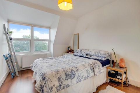 undefined, Streatham High Road, London SW16