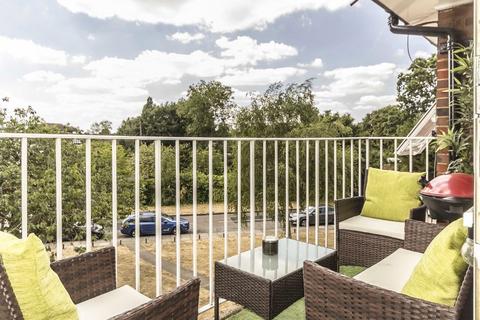 undefined, Queenswood Avenue, Hampton TW12