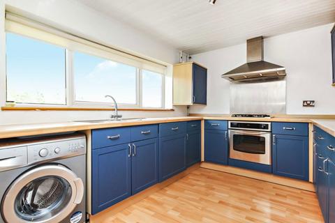 undefined, Queenswood Avenue, Hampton TW12