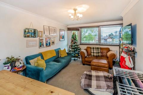 undefined, Queenswood Avenue, Hampton TW12