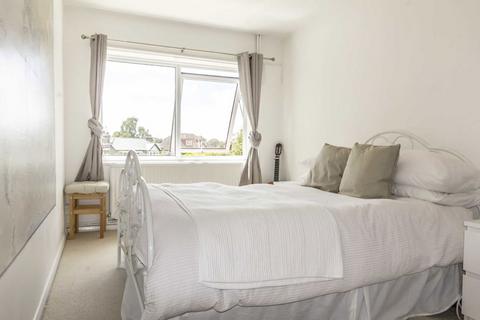 undefined, Queenswood Avenue, Hampton TW12