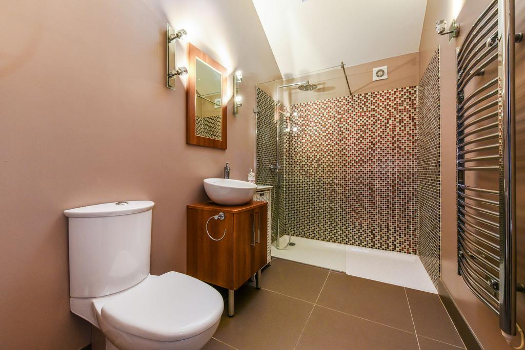 Annexe Shower Room