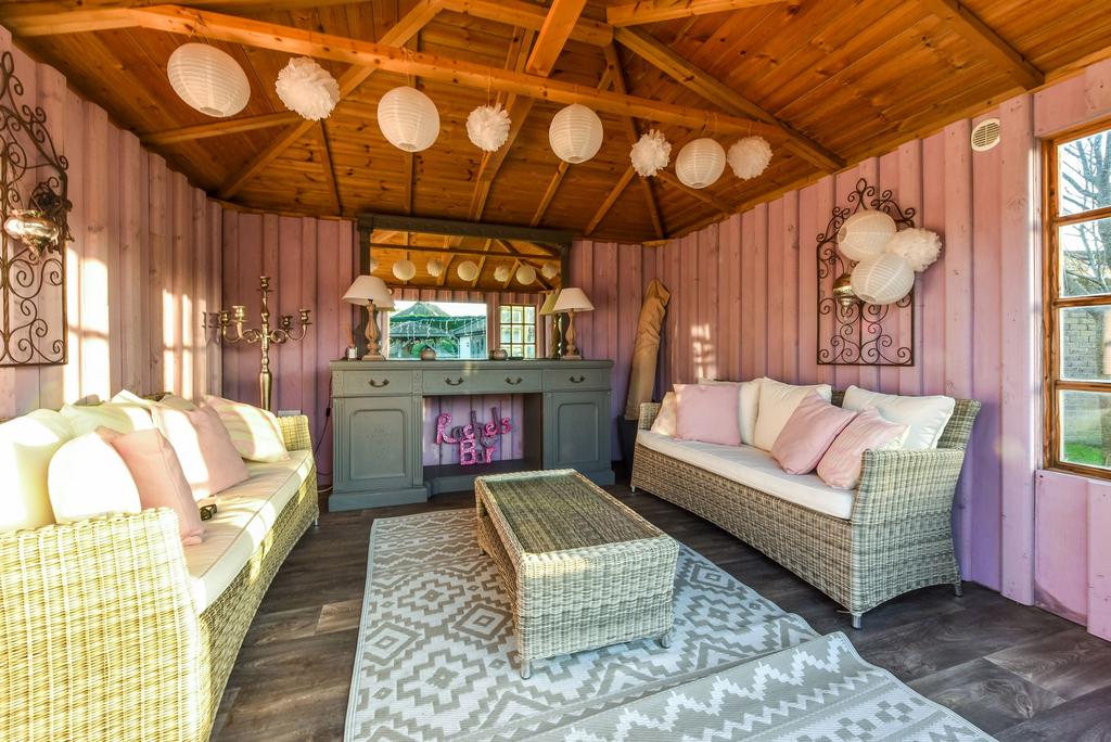 Summerhouse Internal