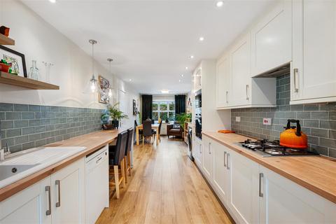 4 bedroom detached house for sale, Gainsborough Way, Telford TF5