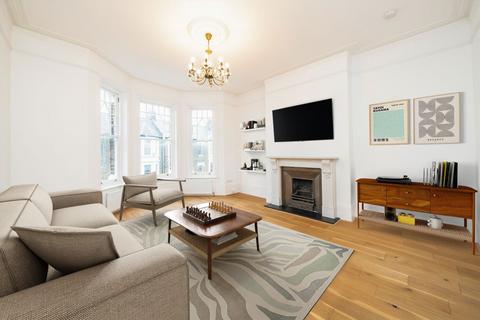 3 bedroom flat to rent, Gondar Gardens, London NW6