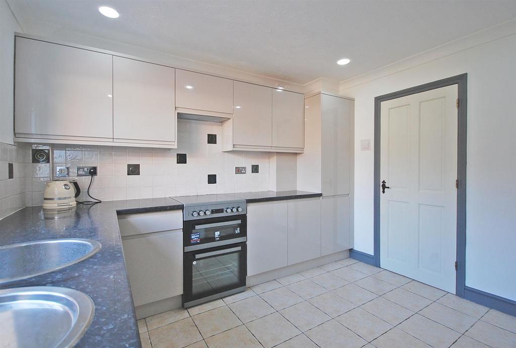 Kitchen c.jpg