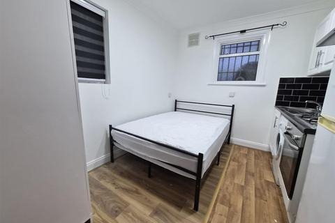 undefined, Queens Road, London E17