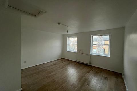3 bedroom maisonette to rent, Edmeston Close, London E9