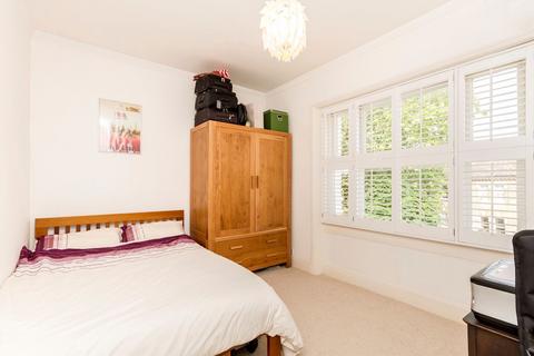 undefined, Richmond Road, Twickenham TW1