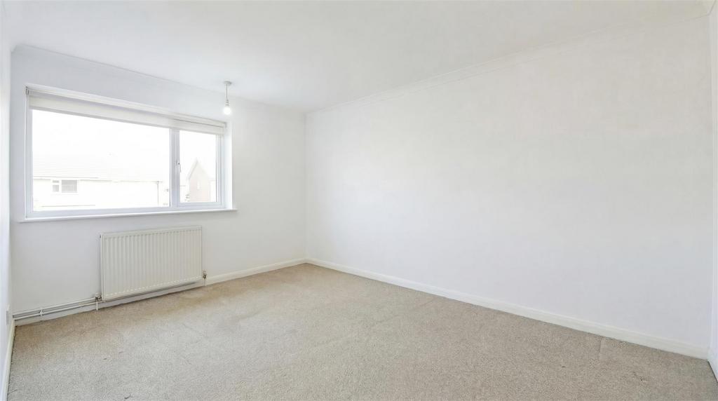 32 Bishopstone Drive (2).png