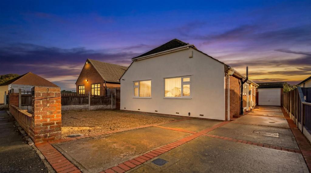 32 Bishopstone Drive (3).jpg