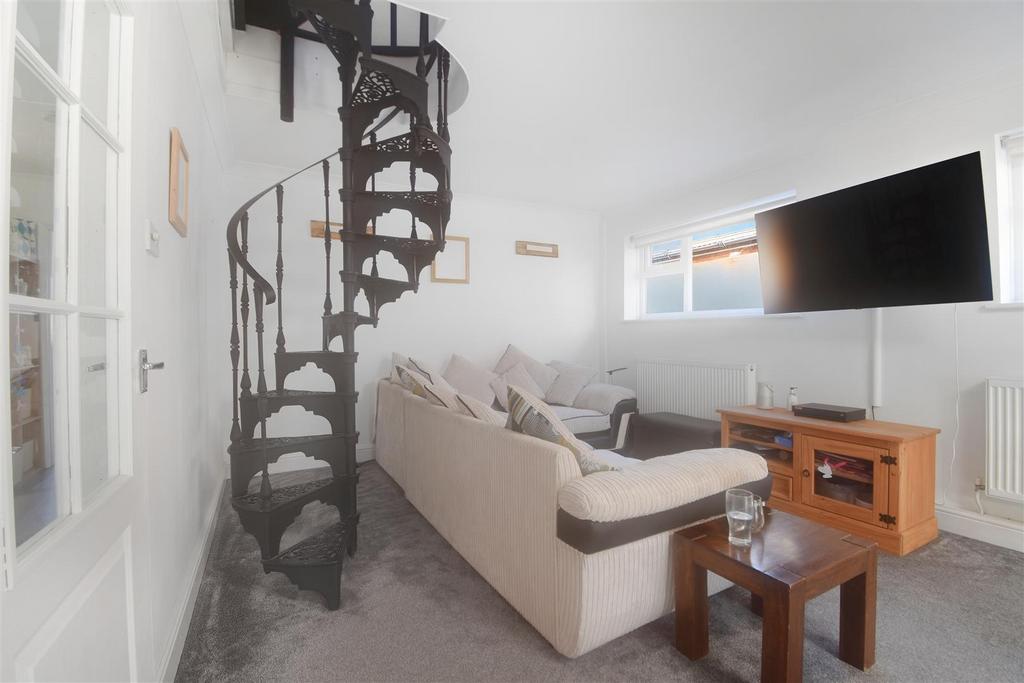 32 Bishopstone Drive (11).jpg