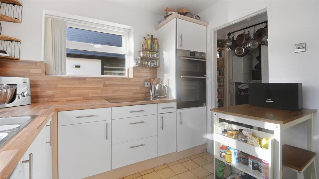 32 Bishopstone Drive (21).jpg