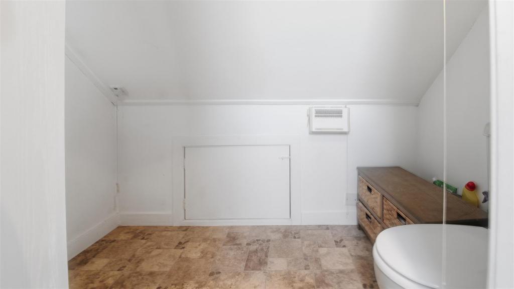 32 Bishopstone Drive (6).jpg