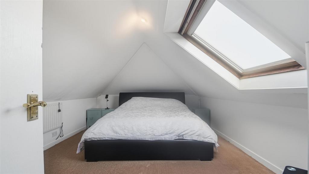 32 Bishopstone Drive (8).jpg