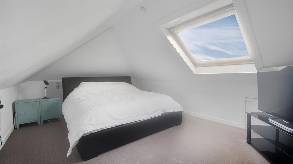 32 Bishopstone Drive (9).jpg