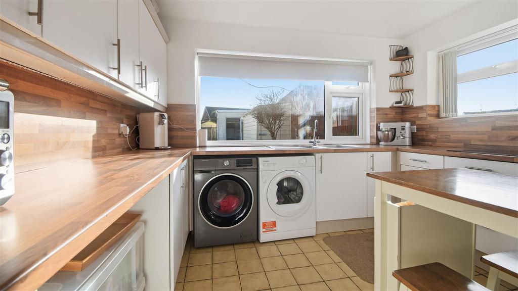 32 Bishopstone Drive (18).jpg