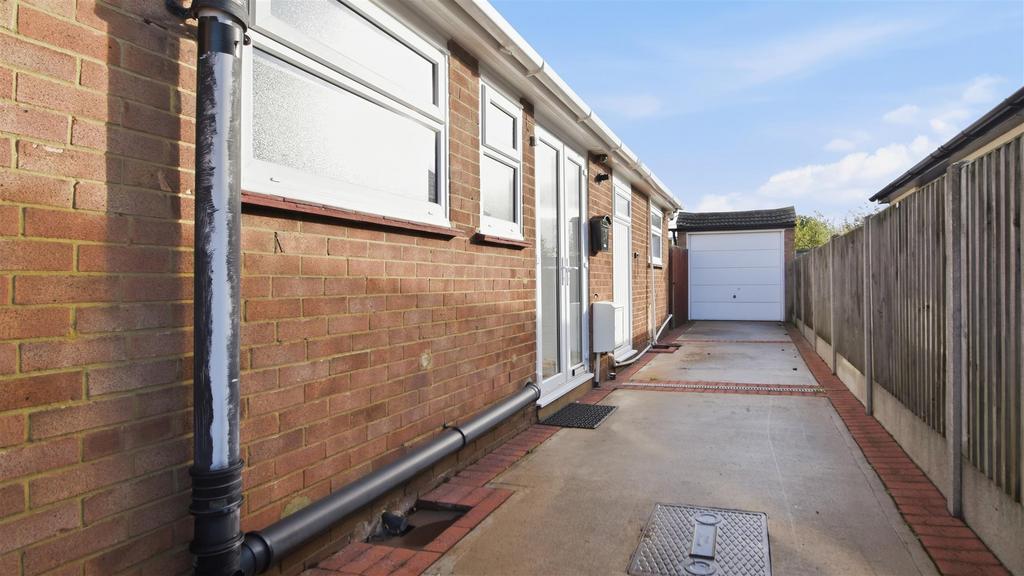 32 Bishopstone Drive (30).jpg