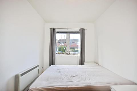 undefined, Brook Road South, Brentford