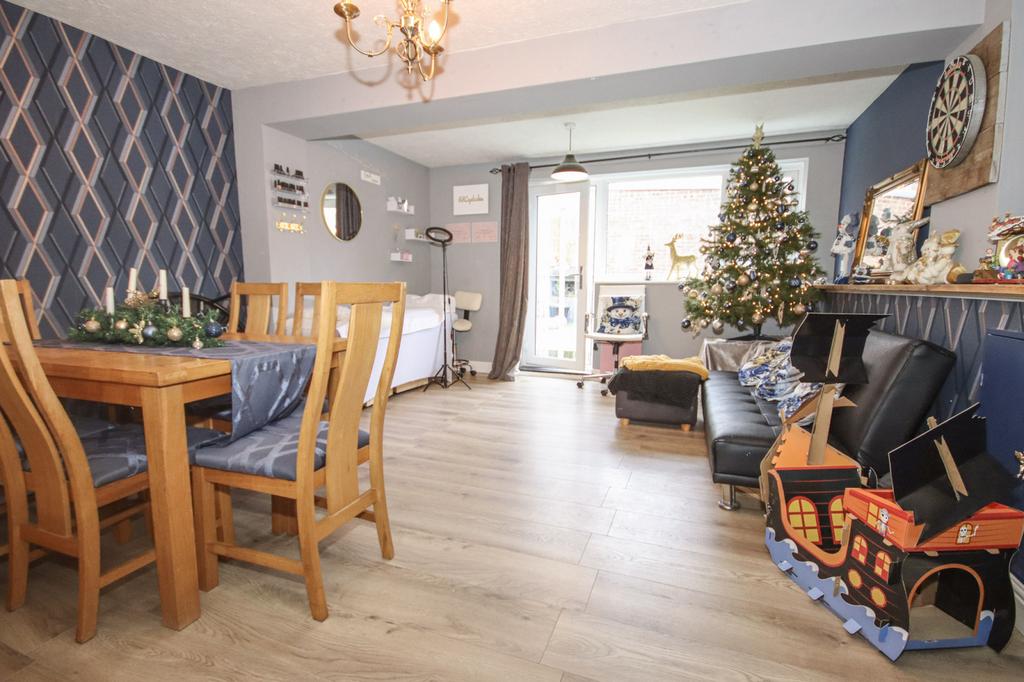 Lounge/Dining Room