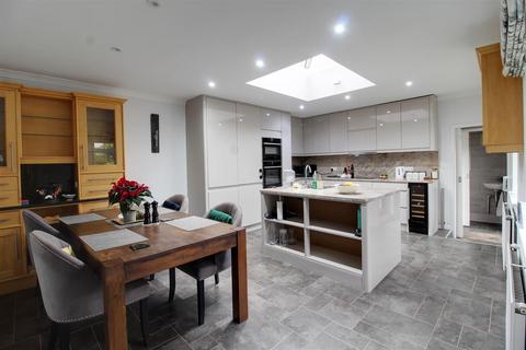 undefined, Brookmans Avenue, Brookmans Park AL9