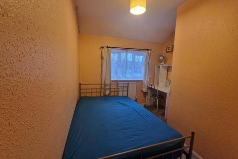 undefined, London RM3