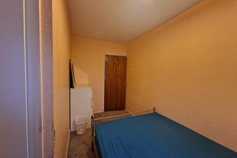 undefined, London RM3