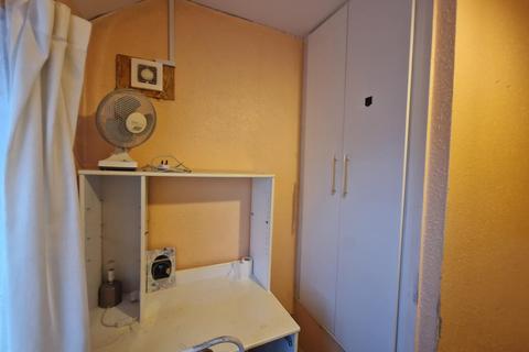 undefined, London RM3