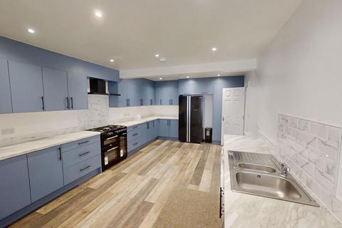 6 bedroom semi-detached house to rent, Beech Grove, Guildford, GU2