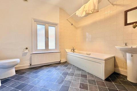 undefined, Staines Road, Twickenham, TW2