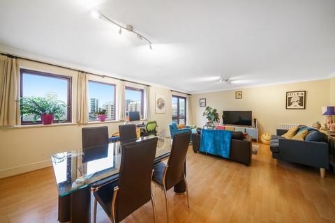 2 bedroom apartment to rent, LONDON E14