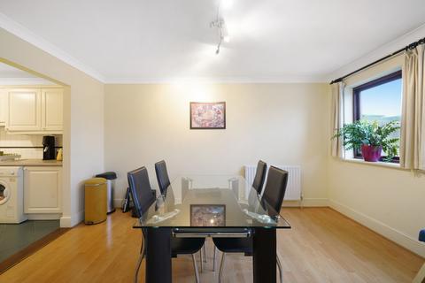 2 bedroom apartment to rent, LONDON E14
