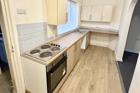 2 bedroom terraced house to rent, George Street, Shildon