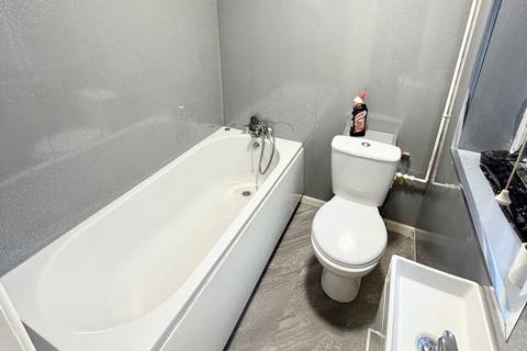 2 bedroom terraced house to rent, George Street, Shildon