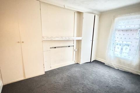 2 bedroom terraced house to rent, George Street, Shildon