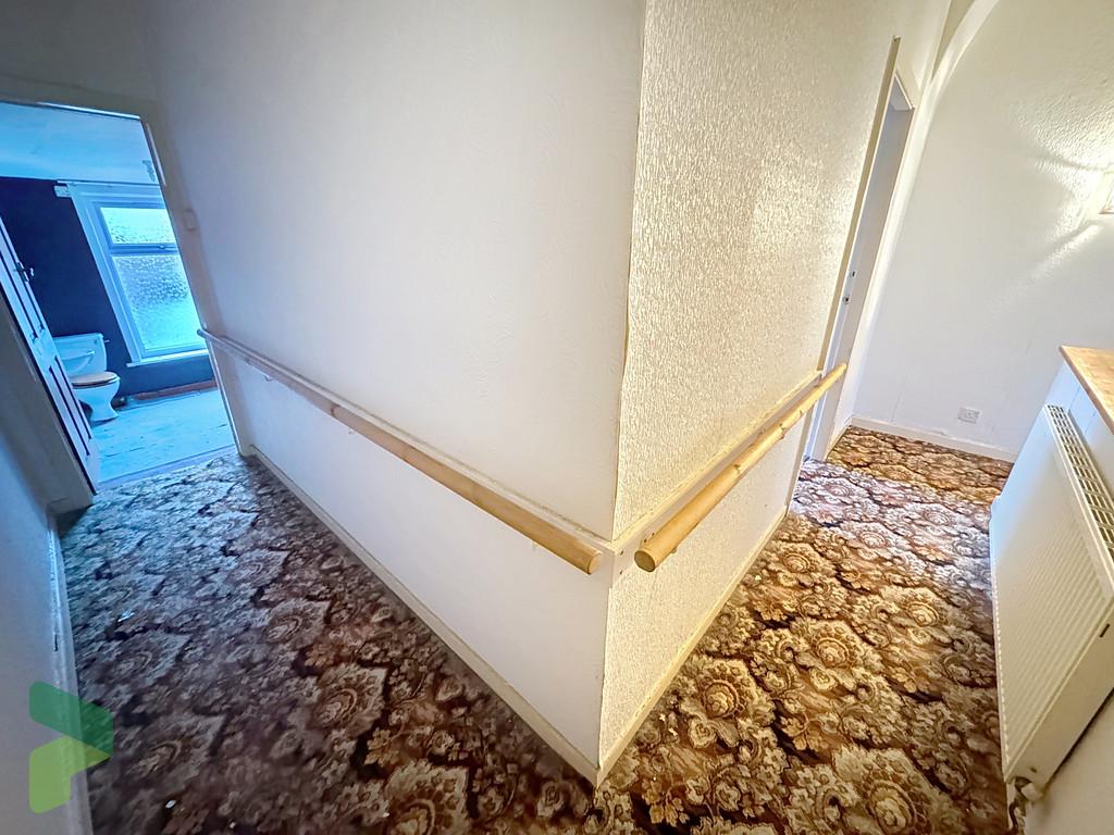 1st flr landing corridor to bathroom