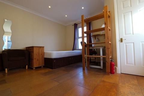 Studio to rent, Studio Flat - Turnpike ane N22