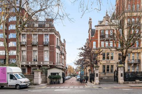 3 bedroom apartment for sale, Rutland Court, Rutland Gardens SW7