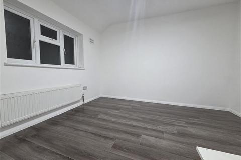 undefined, Romford RM3