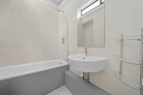 undefined, Churchill Gardens, Pimlico, SW1V.
