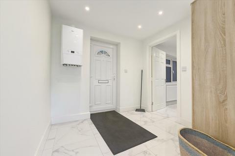 undefined, 2 Bedroom Flat To Let - HP12