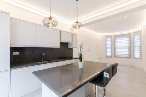 3 bedroom end of terrace house to rent, Warwick Grove, Surbiton, KT5