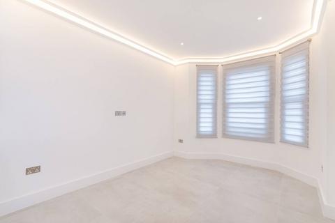 3 bedroom end of terrace house to rent, Warwick Grove, Surbiton, KT5
