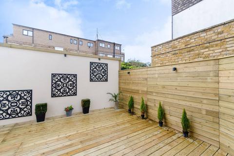 3 bedroom end of terrace house to rent, Warwick Grove, Surbiton, KT5