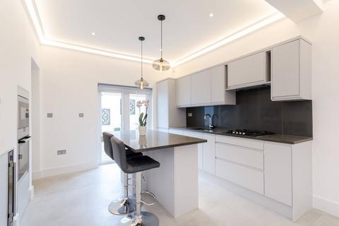 3 bedroom end of terrace house to rent, Warwick Grove, Surbiton, KT5