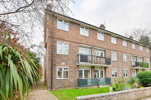 undefined, Deans Close, Grove Park, London, W4