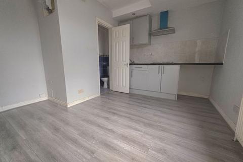 9 bedroom terraced house to rent, Upper High Street, Wednesbury, WS10