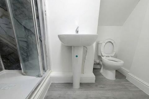 9 bedroom terraced house to rent, Upper High Street, Wednesbury, WS10