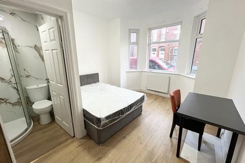 5 bedroom terraced house to rent, Edmund Street, Salford