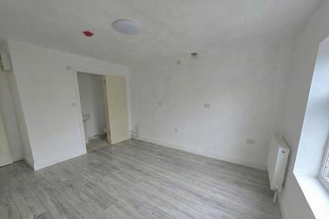 9 bedroom house to rent, Upper High Street, Wednesbury, WS10
